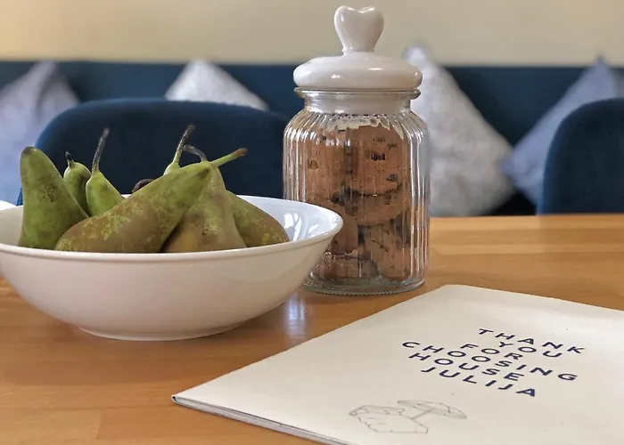 House Julija بيت للعطل